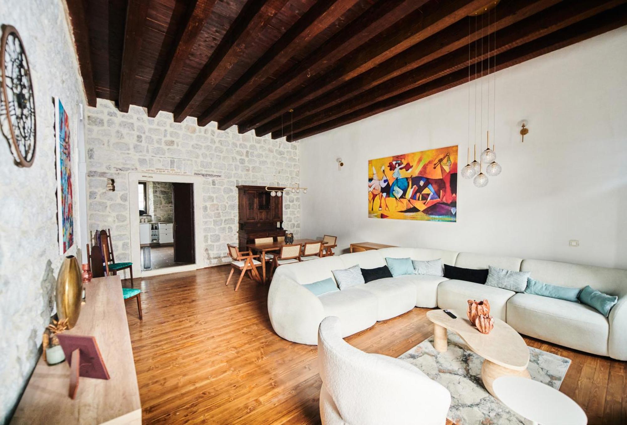 Luxury Palace *